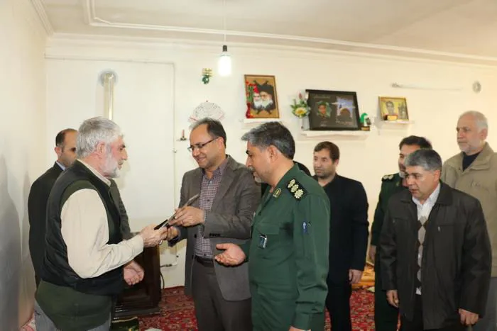 سرپرست دانشکده علوم پزشکی با خانواده شهید مدافع حرم علی کنعانی دیدار کرد