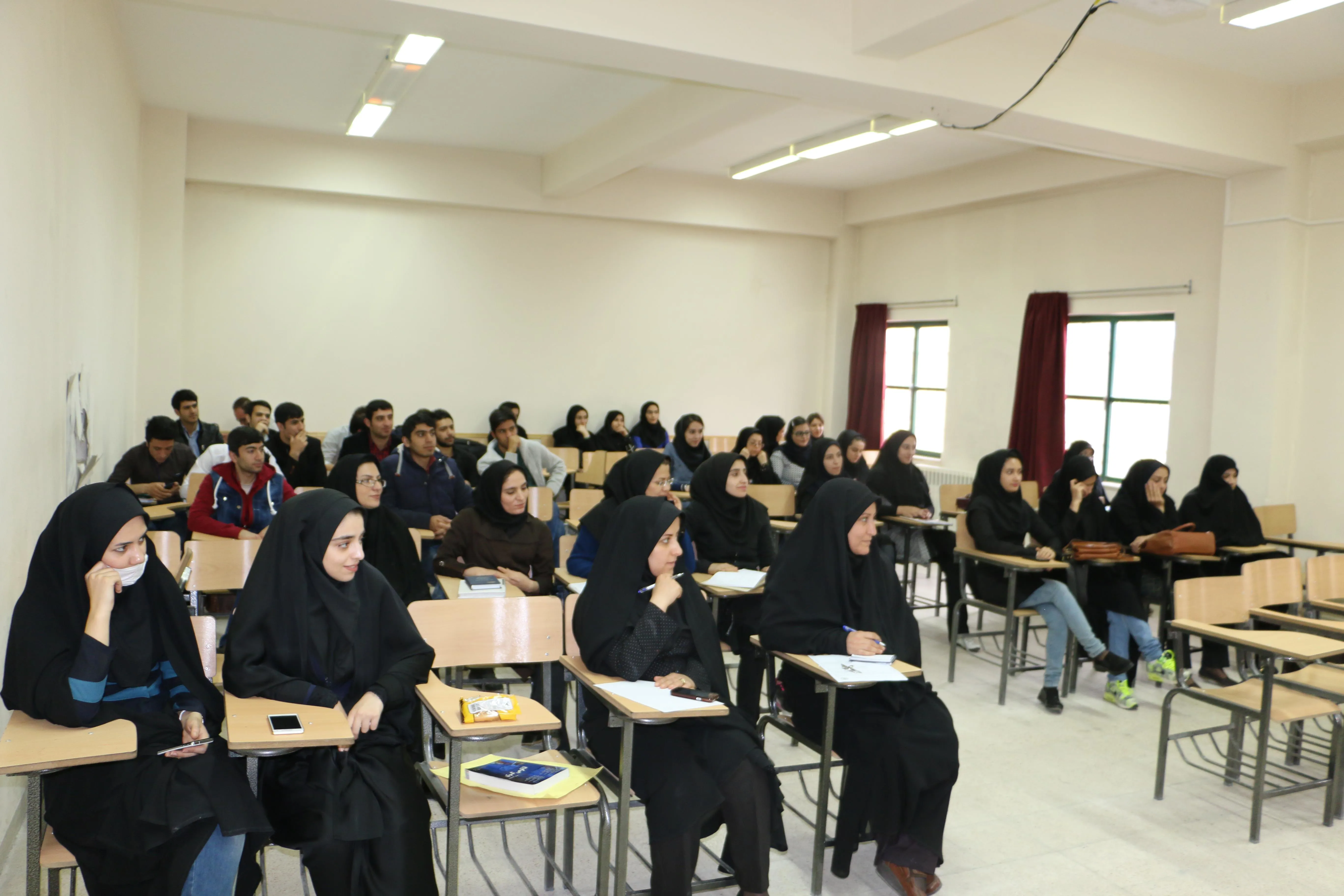 کارگاه آموزشی با موضوع " گناه و خلقت انسان  و آثار آن در زندگی" با سخنرانی مدیر حوزه علمیه قم برگزار شد