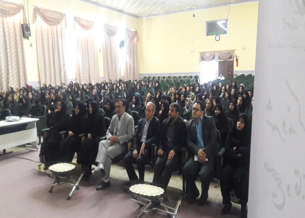 در هفتمین روز از هفته سلامت، جلسه آموزشی خود مراقبتی و سلامت دوران بلوغ برای والدین دانش آموزان برگزار شد 