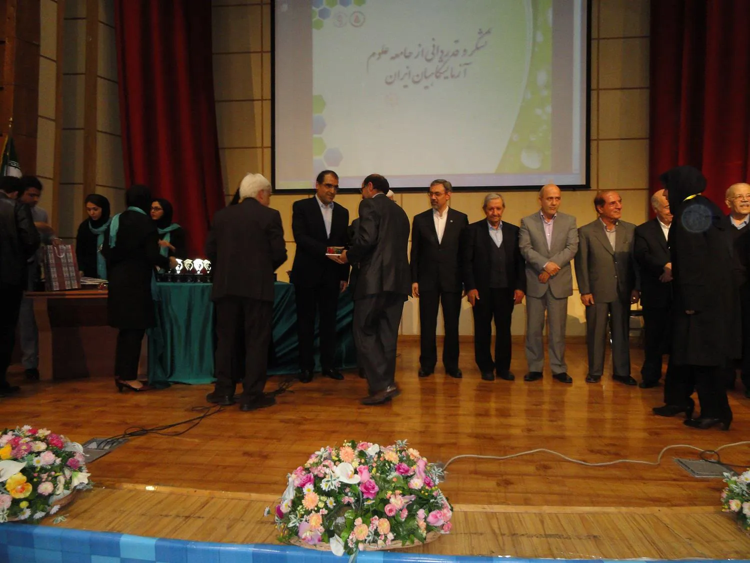 انتخاب کارشناس برتر کشوری در حوزه آزمایشگاه از دانشکده علوم پزشکی مراغه