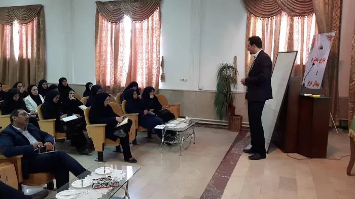 برگزاری کارگاه آموزشی یک روزه ، نحوه تدوين و پايش شاخص هاي بيمارستاني و نحوه جمع آوري و تحليل داده ها