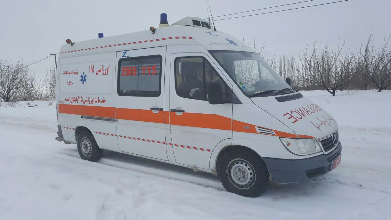 نجات مادر باردار گرفتار در برف و کولاک توسط مرکز فوریت های پزشکی دانشکده علوم پزشکی مراغه