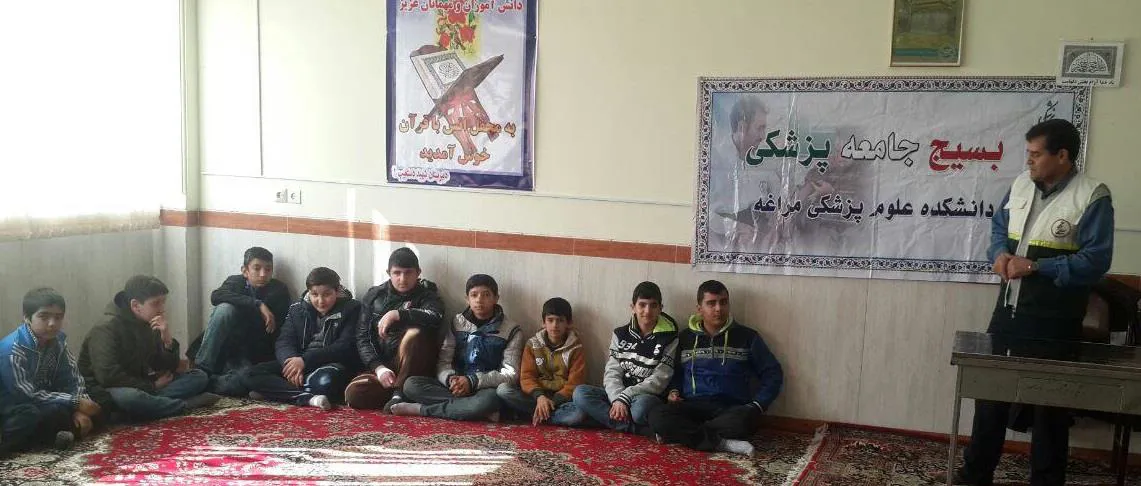 به مناسبت ایام الله دهه فجر/ بسیج جامعه پزشکی دانشکده برنامه آموزشی در مناطق حاشیه شهر برگزار کرد