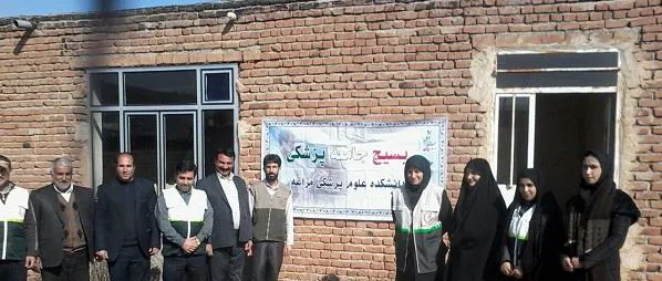 پزشکان بسیج جامعه پزشکی شهرستان مراغه با همکاری بسیج دانشجویی دانشکده روستاییان را رایگان ویزیت کردند