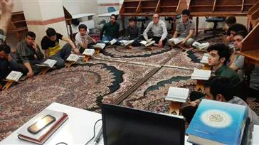 برگزاری مجموعه کلاس آموزشی در زمینه تلاوت و ترتیل قرآن کریم در دانشکده علوم پزشکی مراغه