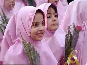 مراقبت از دانش آموزان مقاطع پیش دبستانی و اول ابتدایی شهرستان در مراکز خدمات جامع سلامت و خانه های بهداشت انجام می شود