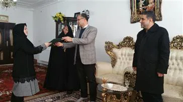   بمناسبت ایام الله دهه فجر/ رئیس دانشکده با خانواده شهداء و جانبازان دیدار کرد