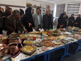 نواختن زنگ سلامت و اجرای جشنواره  ترویج غذای سالم در مدرسه دکتر  معین شهرستان مراغه 