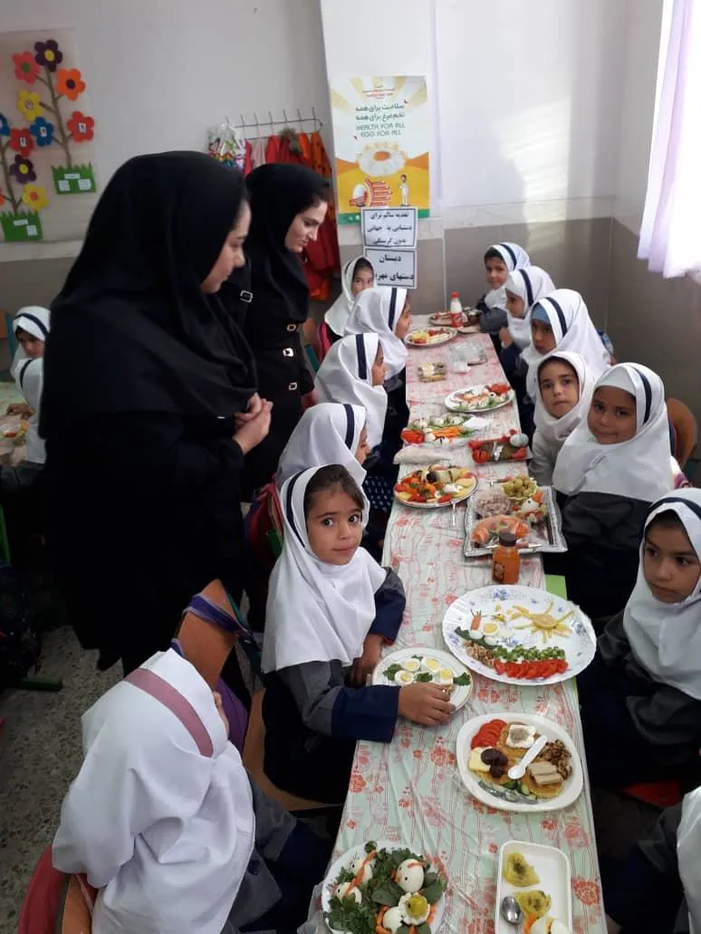 برگزاری جشنواره غذای سالم در مدرسه دستهای مهربان