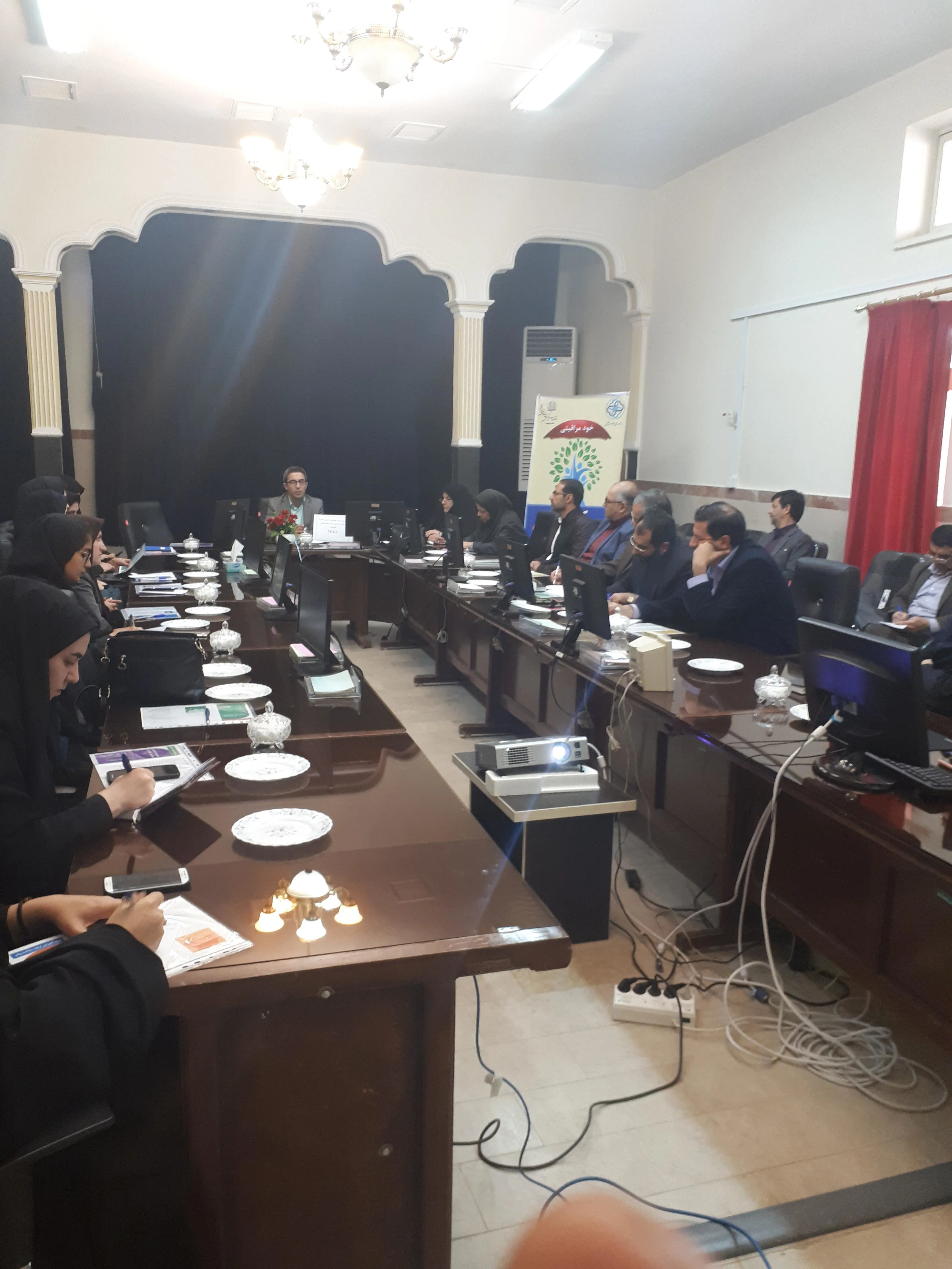 جلسه هماهنگی و آموزشی با رابطین ادارات درجهت اجرای برنامه خودمراقبتی سازمانی برگزار گردید