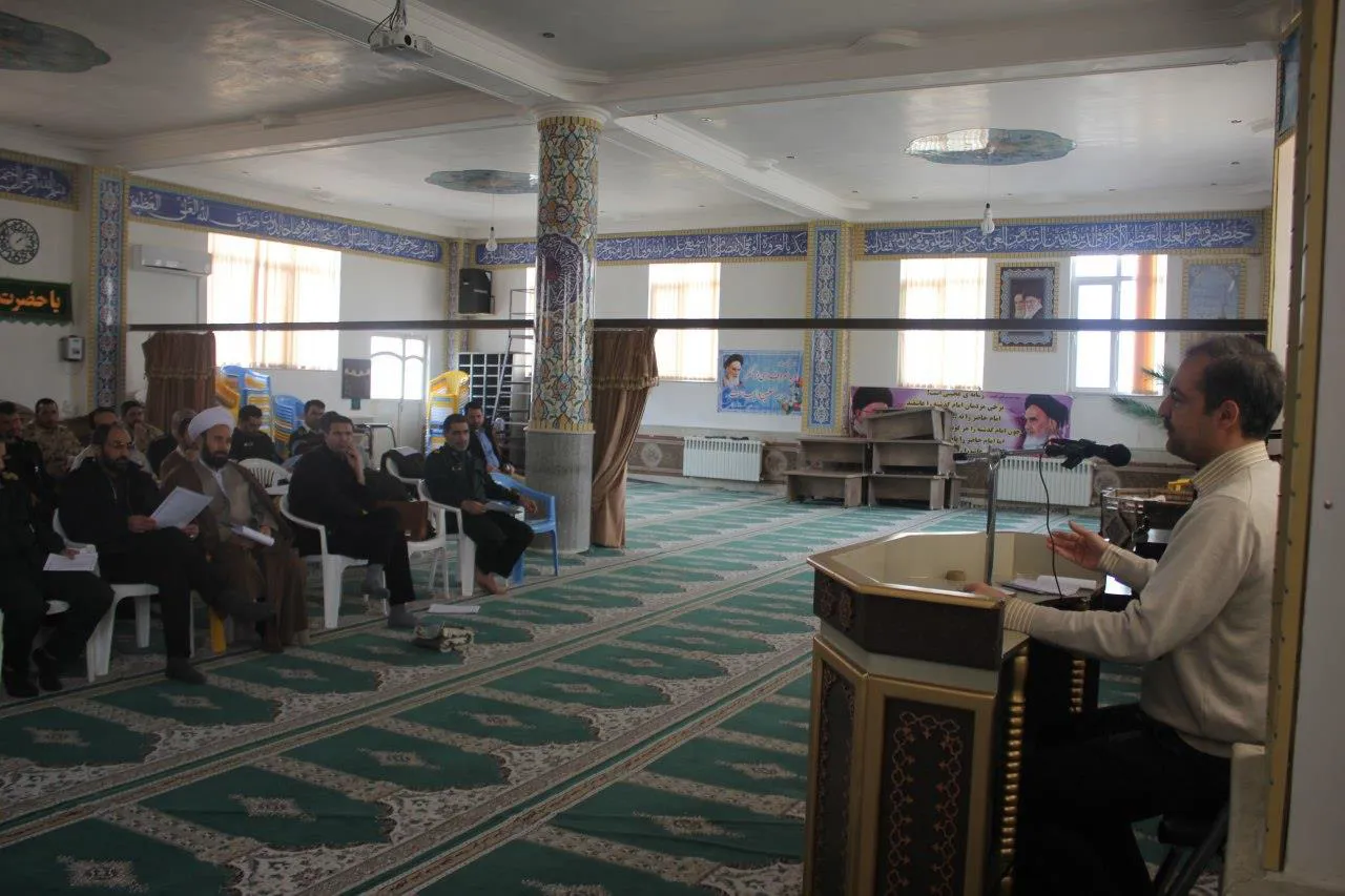 جلسه آموزشی برای فرماندهی و کارکنان ستاد سپاه پاسداران مراغه برگزار گردید .