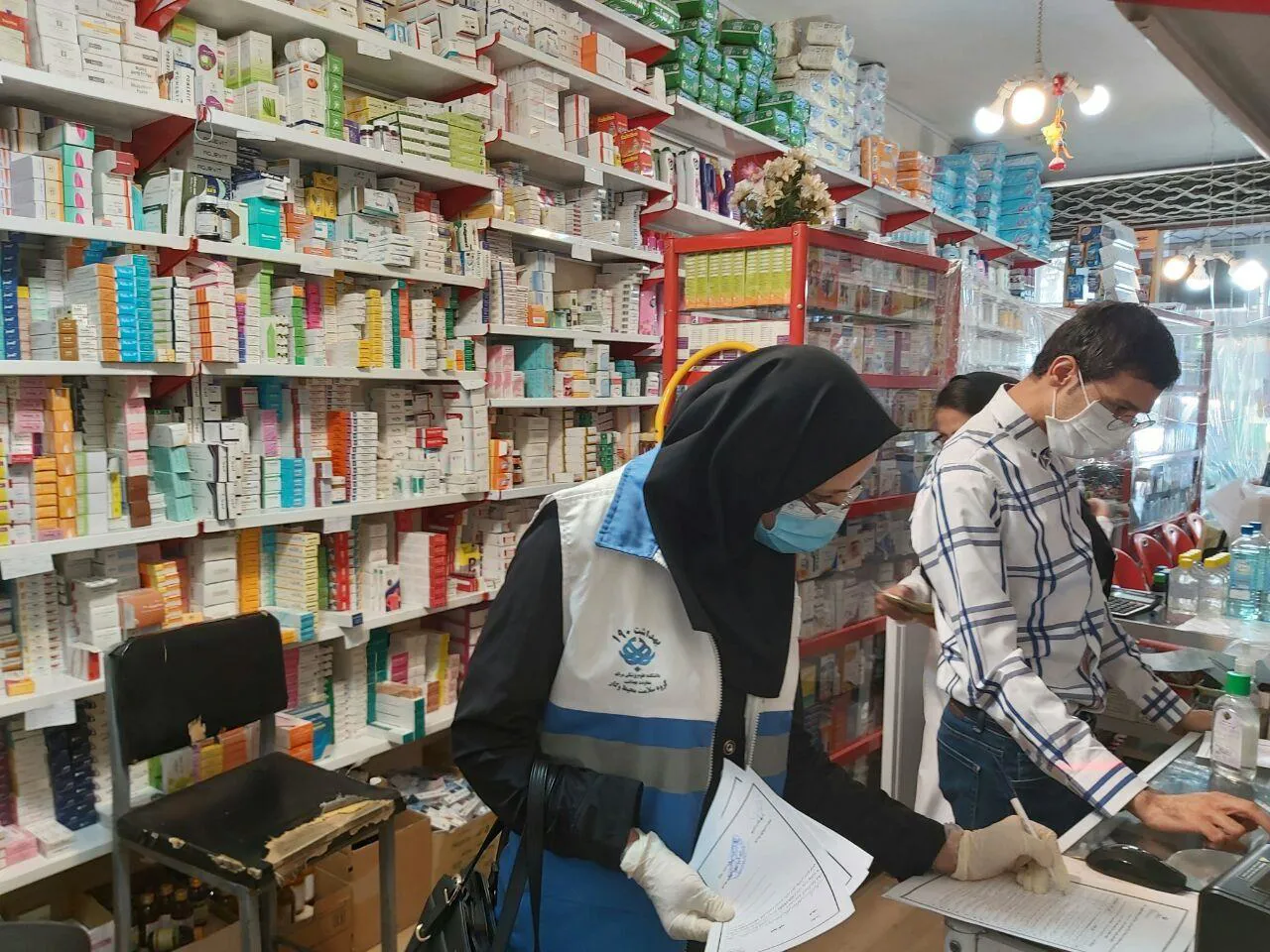 تمامی مطب ها ، مراکز درمانی و داروخانه ها زیر رصد بازرسان بهداشت محیط قرار دارد 