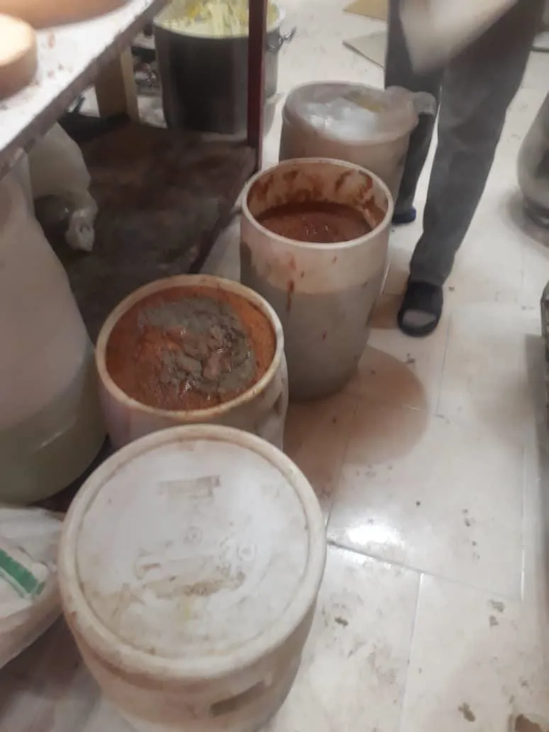 کشف و معدوم سازی 100 لیتر روغن سوخته و 150 کیلوگرم مواد غذائی فاسد