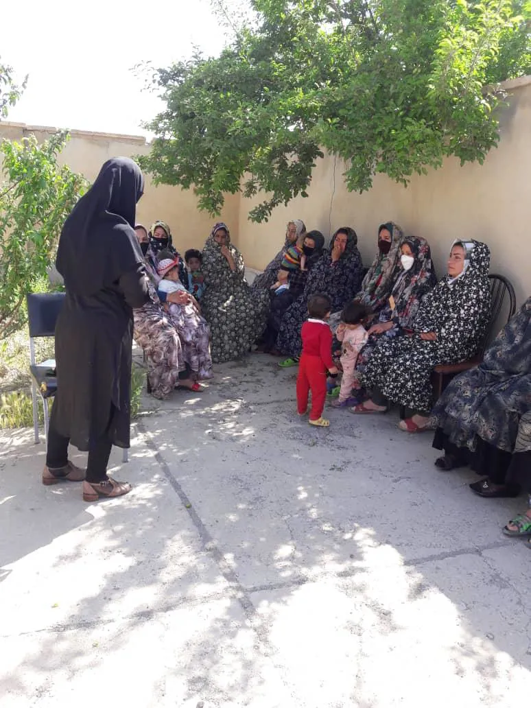 آموزش زنان روستای چکان توسط روان شناس پایگاه سلامت شهید مرزپور