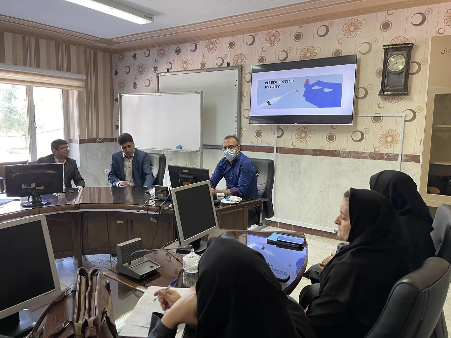 جلسه بازآموزی بیماریهای واگیر برای مراقبین سلامت برگزار شد