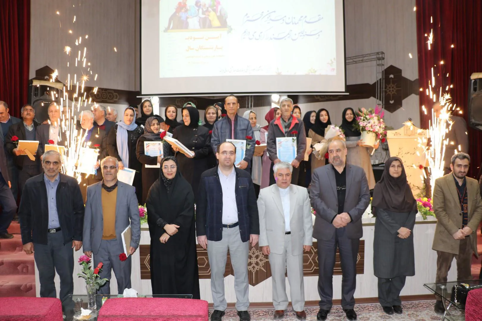  مراسم تکریم و تجلیل از سی سال تلاش صادقانه بازنشستگان دانشکده علوم پزشکی مراغه