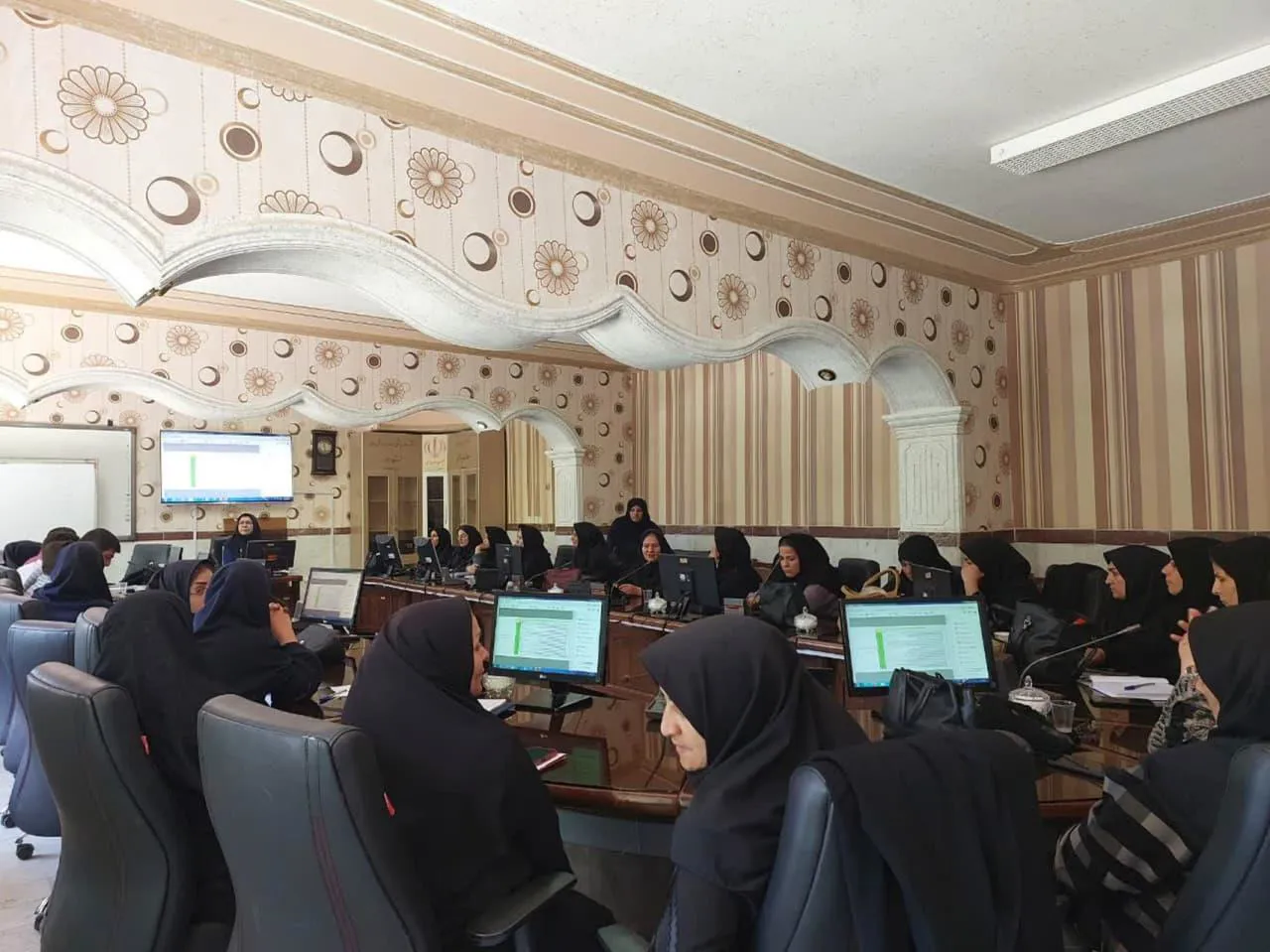 کارگاه آموزشی خدمات تشخیص و مراقبت از اختلالات مصرف دخانیات و الکل در معاونت بهداشتی  برگزار شد