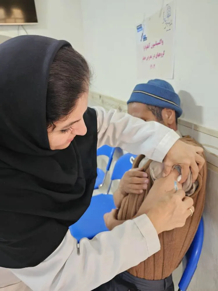 تزریق واکسن آنفلوانزا بهترین و موثرترین راه پیشگیری از عوارض و خطرات ناشی از بیماری آنفلوانزا است