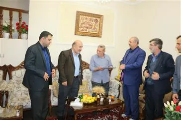 اعضای هیات رئیسه دانشکده علوم پزشکی مراغه با جانباز دفاع مقدس دیدار کردند 