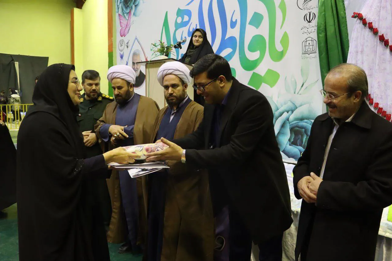 جشن ولادت حضرت فاطمه زهرا (س) با مشارکت دانشکده علوم پزشکی مراغه، دستگاه‌های اجرایی،سایر ادارات و ارگان ها برگزار شد
