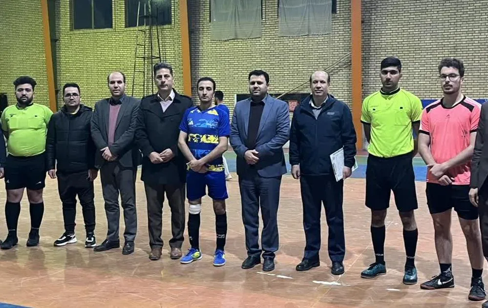  مسابقات فوتسال یادواره شهدای مدافع سلامت در حال برگزاری است 
